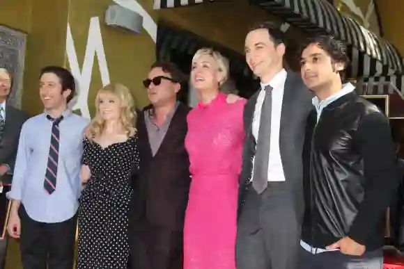 Les partenaires dans la vraie vie des acteurs de la série Big Bang Theory Les stars Les épouses Les maris Les petits amis Les relations