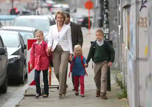 Le premier jour d'école des royaux en images : Famille belge Reine Mathilde jeune enfance photos de famille