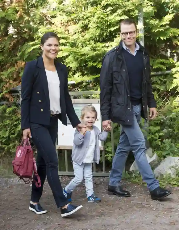 Le premier jour d'école de la famille royale en images : Photos de famille de la Princesse Estelle Suède dans sa jeunesse