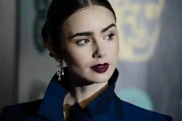 Voici les filles de rockstars célèbres musiciens enfants descendants modèles actrices acteurs famille Lily Collins père Phil