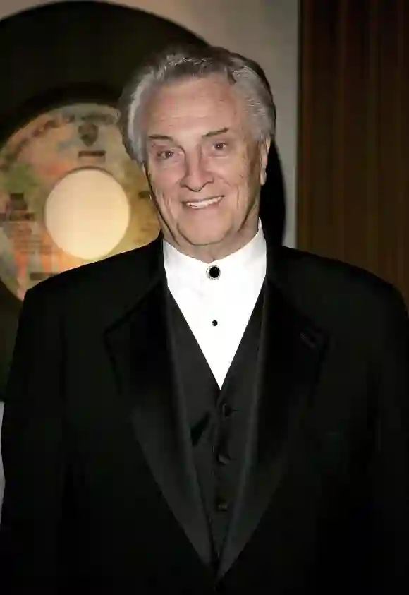 Tommy DeVito, Four Seasons Singer, Dies age 92 COVID Complications Frankie Valli