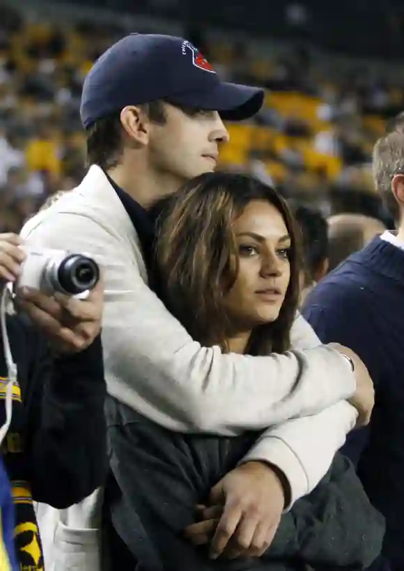 Dos hombres y medio mejor estrella invitada Mila Kunis en la temporada 11 Ashton Kutcher Walden esposa.