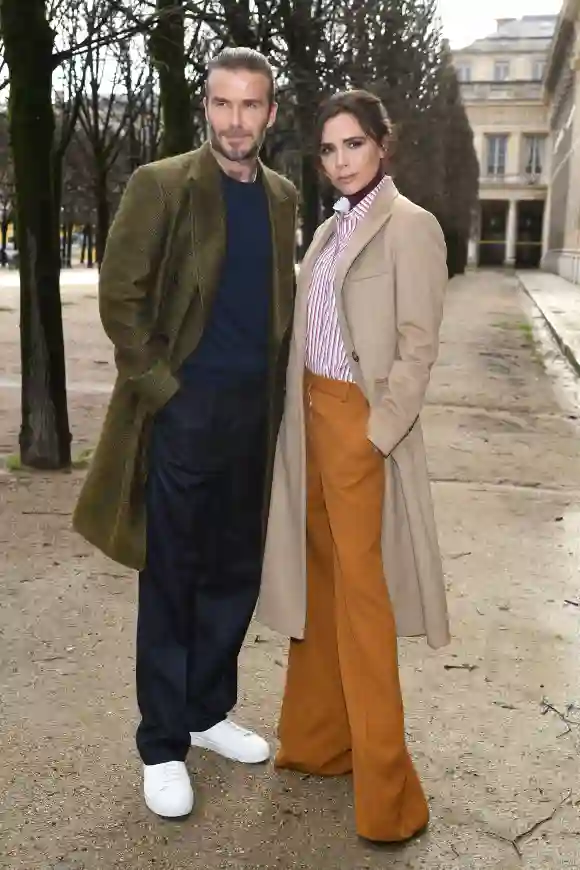 David Beckham y Victoria Beckham asisten al desfile de Louis Vuitton Menswear Otoño/Invierno 2018-2019 en el marco de la Semana de la Moda de París