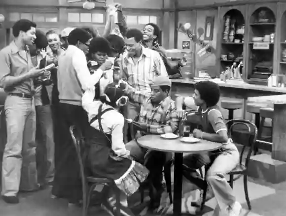 WHAT S HAPPENING!!, Ernest Thomas, Shirley Hemphill, Danielle Spencer, Fred Berry, Haywood Nelson in episode Disco Dolla