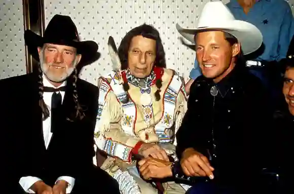 Jan 1 2011 F6874 WILLIE NELSON IRON EYES CODY AND BRUCE 1988 WILLIENELSONRETRO PUBLICATIONxIN