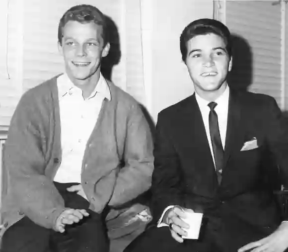 PAUL PETERSEN avec Willie Nelson pendant les répétitions d'une soirée de bienfaisance organisée par March Of Dimes à Burbank, en Californie.