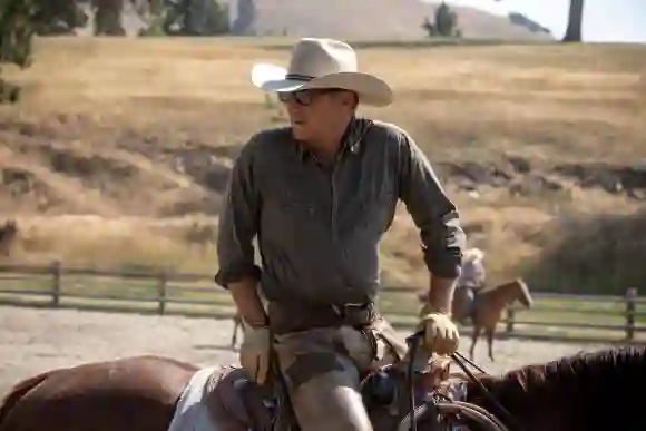 'Yellowstone': casting In Real Life acteurs stars actrice Kevin Costner John Dutton saison 4 photos images 2022