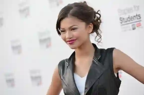 22 juillet 2012 - Zendaya est encore jeune, mais elle vient de réaliser un exploit : à 16 ans, elle a décroché son premier rôle dans un film sur Disney Channel aux côtés de Bella Thorne et Stefanie Scott.