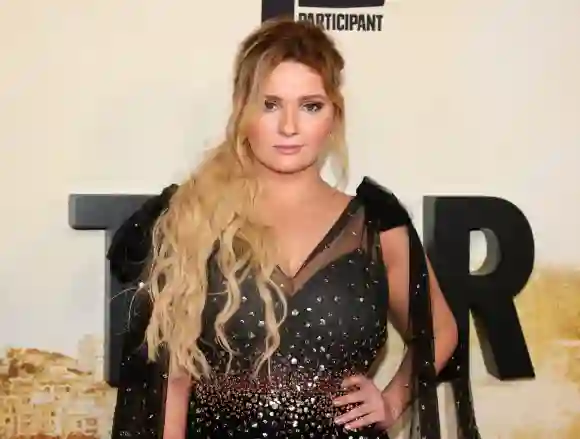 Abigail Breslin Shares She And Boyfriend Ira Kunyanski Are Engaged!