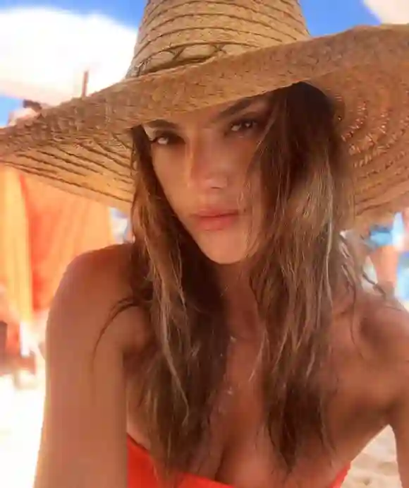 Alessandra Ambrosio without make-up