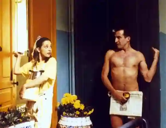Claudia Ramírez y Daniel Giménez Cacho en una escena de la película 'Sólo con tu pareja'