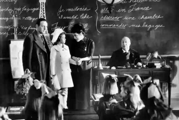Liam Cunningham y Liesel Matthews en una escena de la película 'A Little Princess'