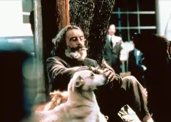 Emilio Echevarría en una escena de la película 'Amores perros'