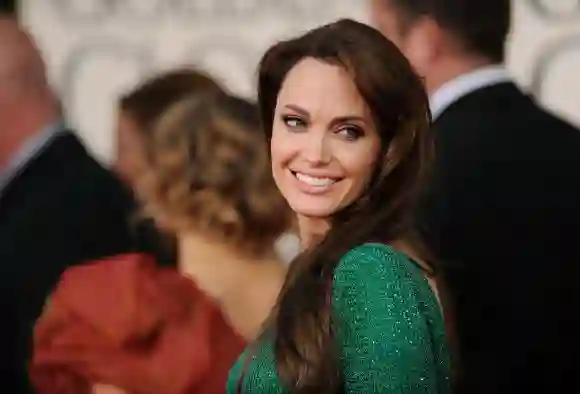 Angelina Jolie arrive à la 68e édition des Golden Globe Awards, le 16 janvier 2011.