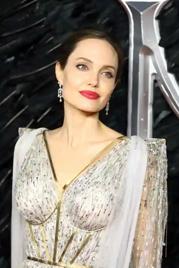 Angelina Jolie asiste al estreno europeo de "Maleficent: Mistress of Evil" en Odeon IMAX Waterloo el 09 de octubre de 2019 en Londres, Inglaterra