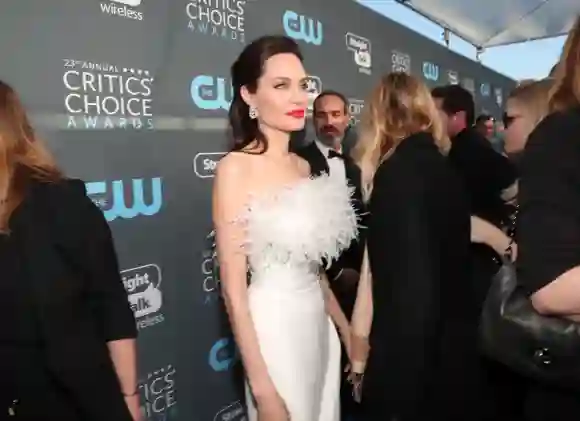 Angelina Jolie assiste à la 23e édition des Critics' Choice Awards, le 11 janvier 2018.