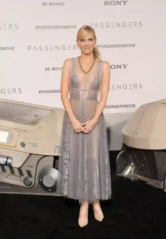 Anna  Faris  at  the  Los  Angeles  premiere  of  'Passengers'  held  at  the  Regency  Village  The