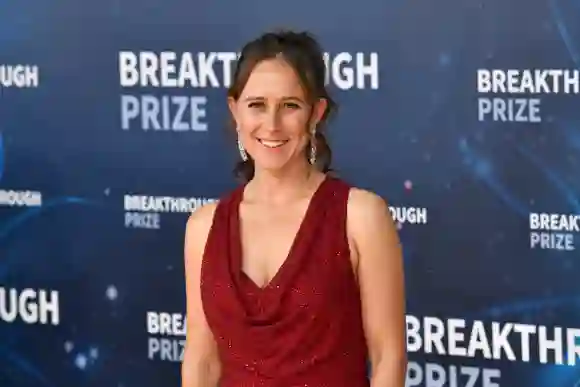 Anne Wojcicki asiste a la alfombra roja del Breakthrough Prize 2020, el 3 de noviembre de 2019.