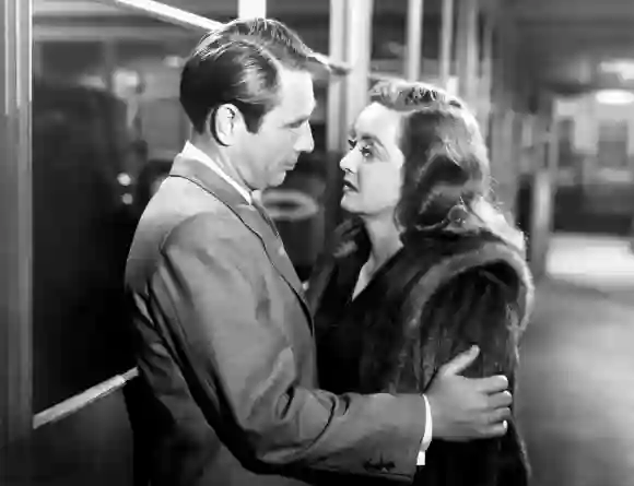 Gary Merrill et Bette Davis dans "All About Eve".