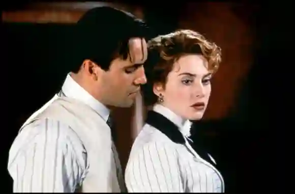 Billy Zane y Kate Winslet como "Cal" y "Rose" en 'Titanic'.