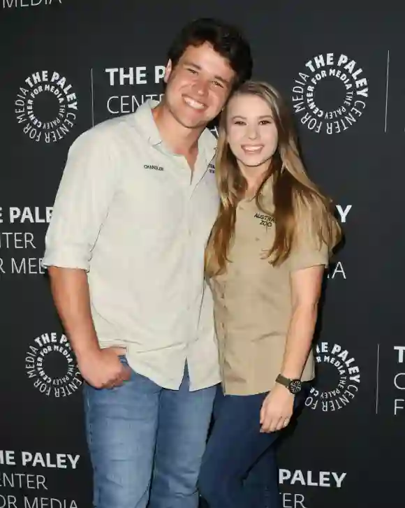 Bindi Irwin et Chandler Powell révèlent gentiment le sexe de leur bébé.