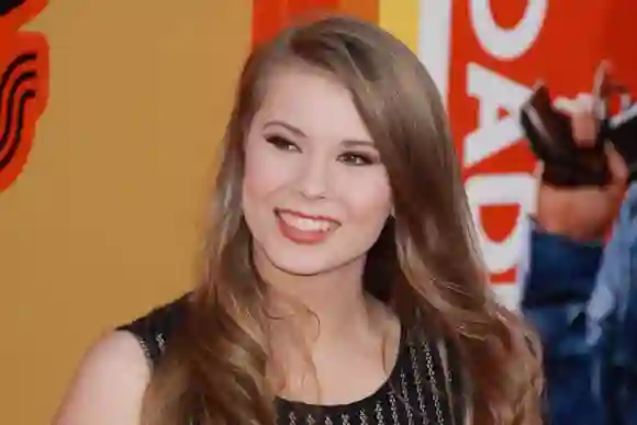 Bindi Irwin gives a "bump date" with a new baby bump photo
