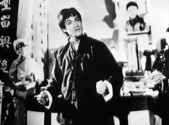 FISTS OF FURY, (aka JING WU MEN, aka THE CHINESE CONNECTION), Bruce Lee, 1972 Please credit Courtesy Everett Collection