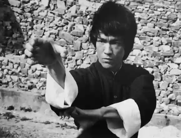 ENTER THE DRAGON, Bruce Lee, 1973 Please credit Courtesy Everett Collection PUBLICATIONxINxGERxSUIxAUTxONLY Copyright: x