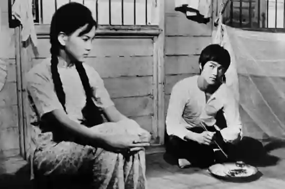 FISTS OF FURY, (aka JING WU MEN), from left: Maria Yi, Bruce Lee, 1972 Please credit Courtesy Everett Collection PUBLICA