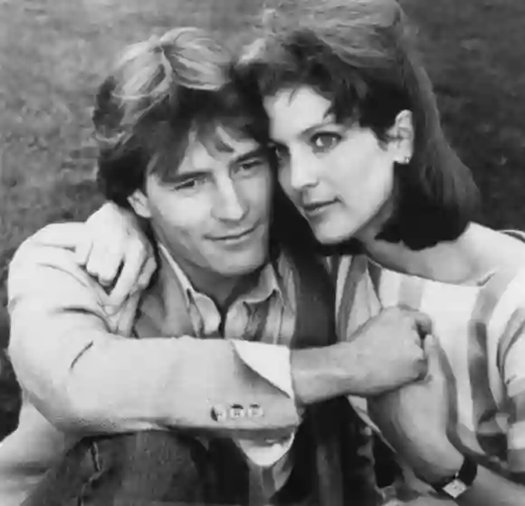 Bryan Cranston y Patricia Kalember en 1983