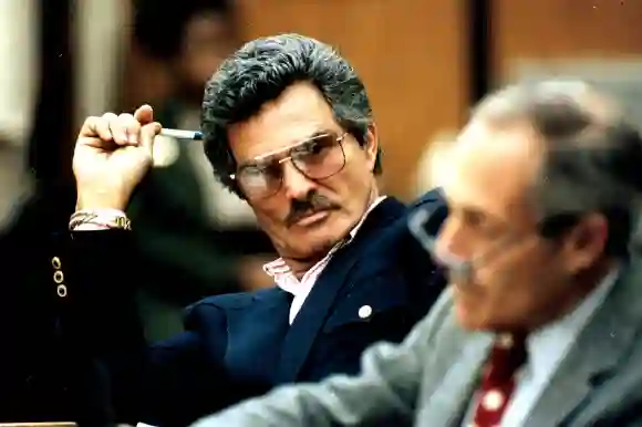 BURT REYNOLDS IN COURT DURING CUSTODY/DIVORCE SETTLEMENT W/LONI ANDERSON IN 1994.