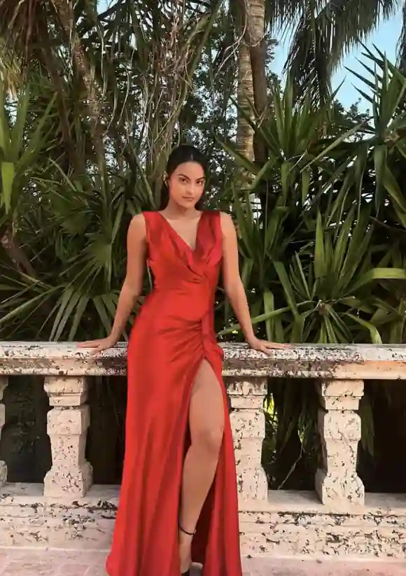 Camila Mendes