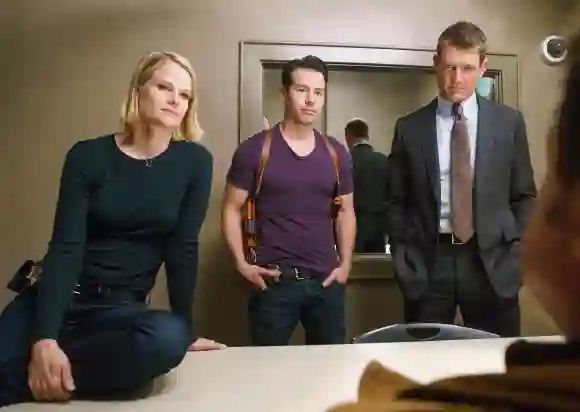 CHICAGO JUSTICE, Joelle Carter, Jon Seda, Philip Winchester en Dead Meat , (Temporada 1, Episodio 106, emitido el 26 de marzo de 2017).