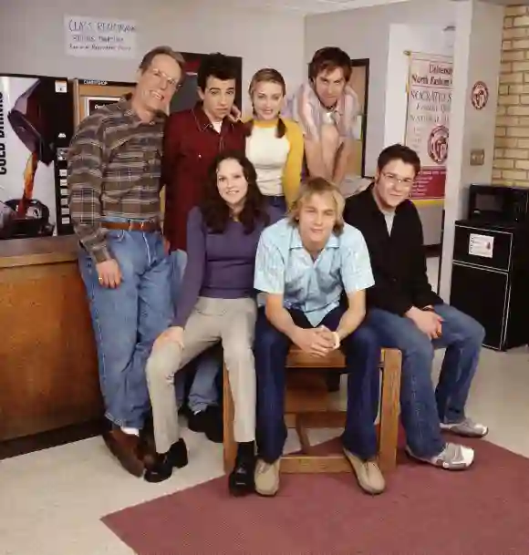 UNDECLARED, (l to r): Loudon Wainwright III, Jay Baruchel, Carla Gallo, Monica Keena, Charlie Hunnam, Timm Sharp, Seth R