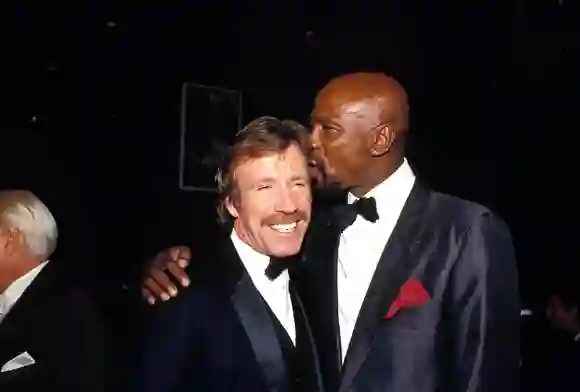 **FILE PHOTO** Louis Gossett Jr. Has Passed Away. Chuck Norris And Lou Gossett Jr. 1986 Copyright: xRalphxDominguez/Medi