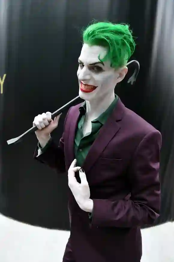 A cosplayer dressed as the "Joker"