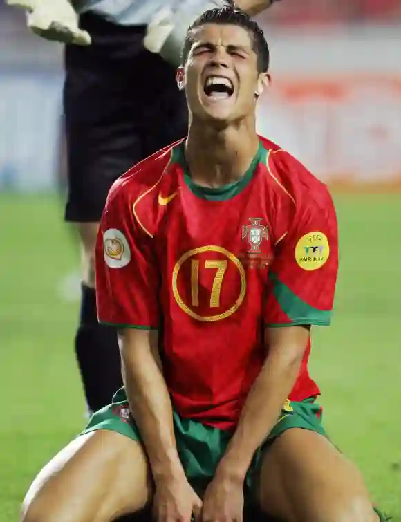 Christiano Ronaldo lors de la rencontre internationale du Portugal en 2004