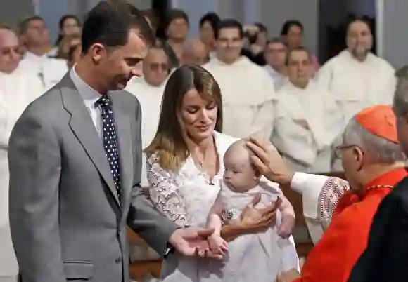 El Príncipe Felipe, la Princesa Letizia y su hija Sofía en la misa con el Cardenal Rouco Varela el 19 de septiembre de 2007
