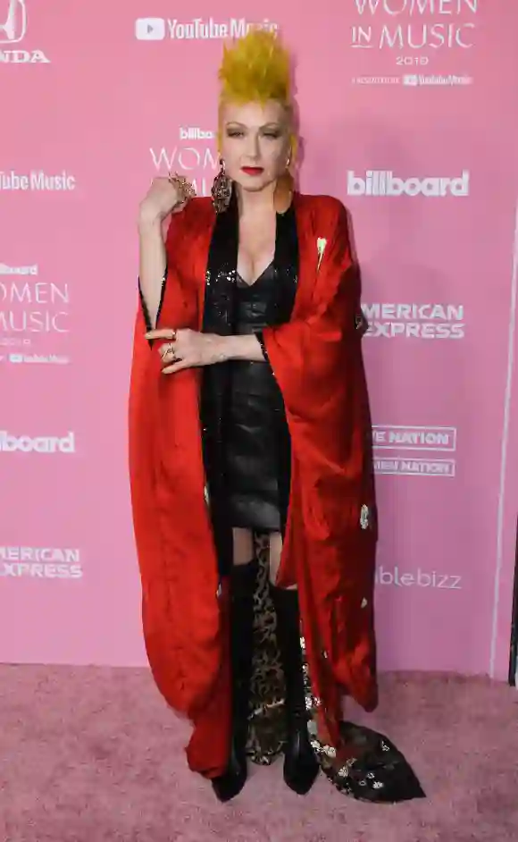 Cyndi Lauper arrive pour le Billboard's 2019 Woman of the Year, le 12 décembre 2019.
