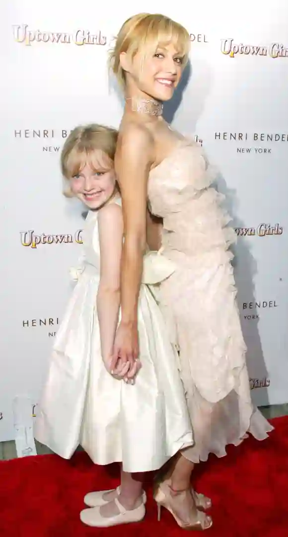 Brittany Murphy y Dakota Fanning en 2003
