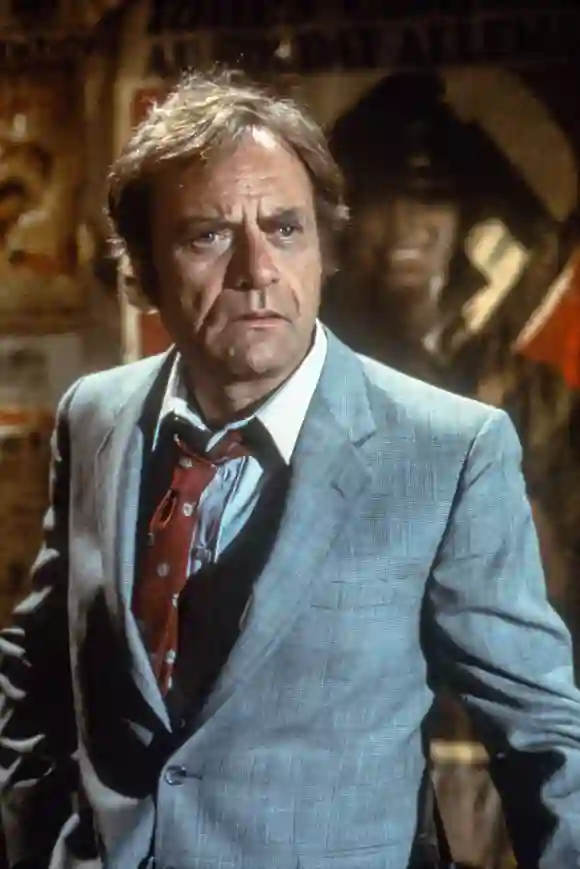 TWILIGHT ZONE : THE MOVIE, Vic Morrow, 1983. (image agrandie à 10.6 x 15.9 ) Ref:MSDTWZO EC001 PUBLICATIONxINxGERxSUIxAU