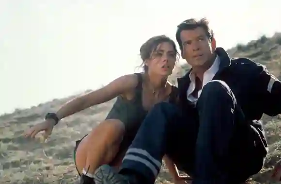 Denise Richards and Pierce Brosnan in 'The World Is Not Enough'