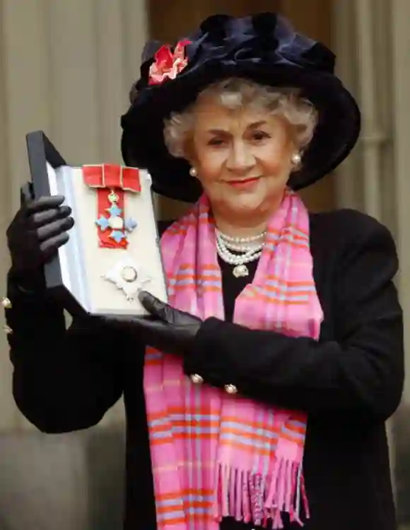 Actress Joan Plowright poses for pictire