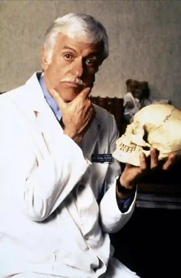Dick van Dyke como "Dr. Mark Sloan" en "Diagnóstico: asesinato"
