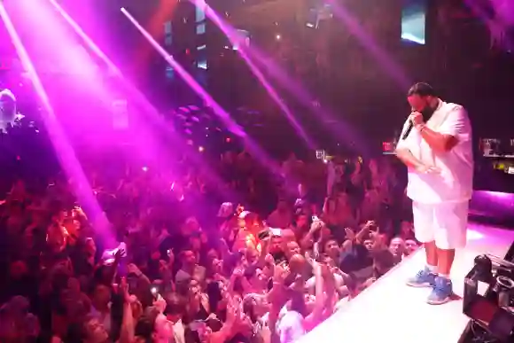 EXCLUSIF EXCLUSIF Kim Kardashian, DJ Khaled et Swizz Beatz ont été aperçus à LIV. En vedette : DJ Khaled Où : Miami, Floride, U