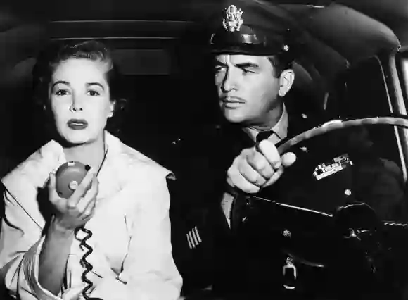 Joan Taylor, Donald Curtis in 'Earth vs. the Flying Saucers'