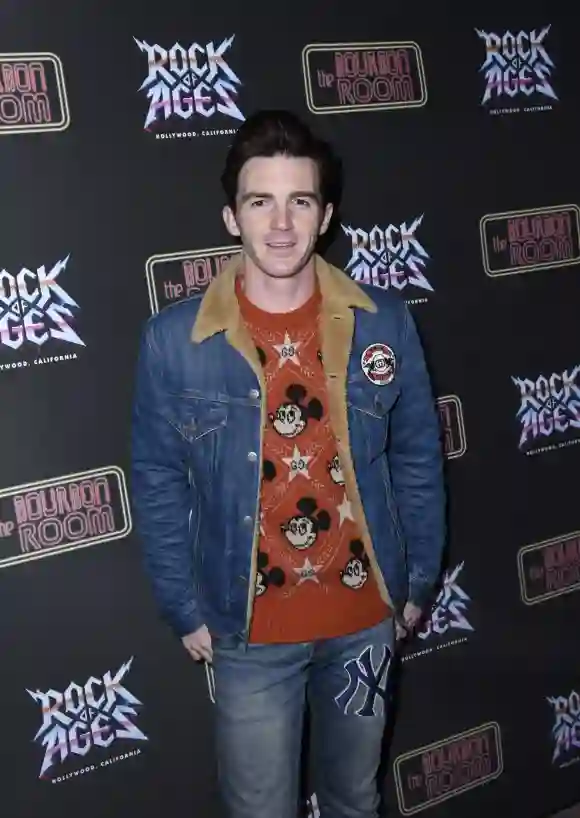 Drake Bell en la noche de apertura de 'Rock Of Ages' en Hollywood el 15 de enero de 2020