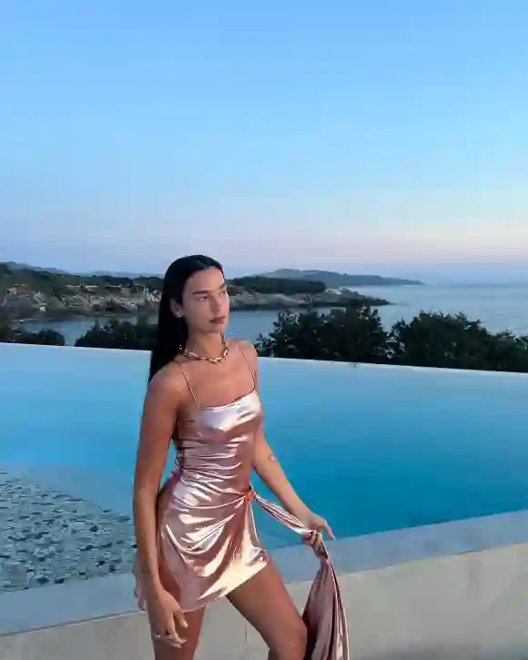 Dua Lipa se montre sexy