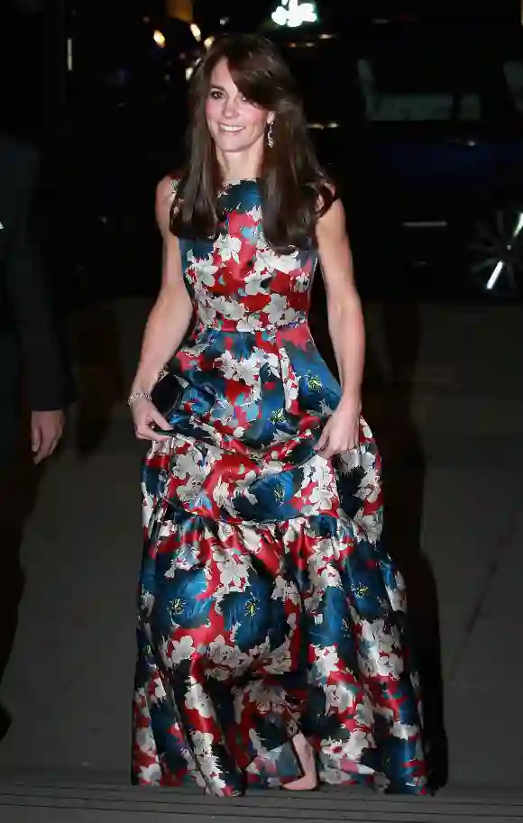 La duchesse de Cambridge assiste au dîner de gala 100 Women In Hedge Funds In Aid Of The Art Room au Victoria and Albert Museum le 27 octobre 2015.