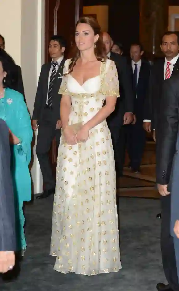 La duchesse de Cambridge assiste à un dîner officiel offert par le chef d'État de la Malaisie, le sultan Abdul Halim Mu'adzam Shah de Kedah, le 13 septembre 2012 à Kuala Lumpur, en Malaisie.